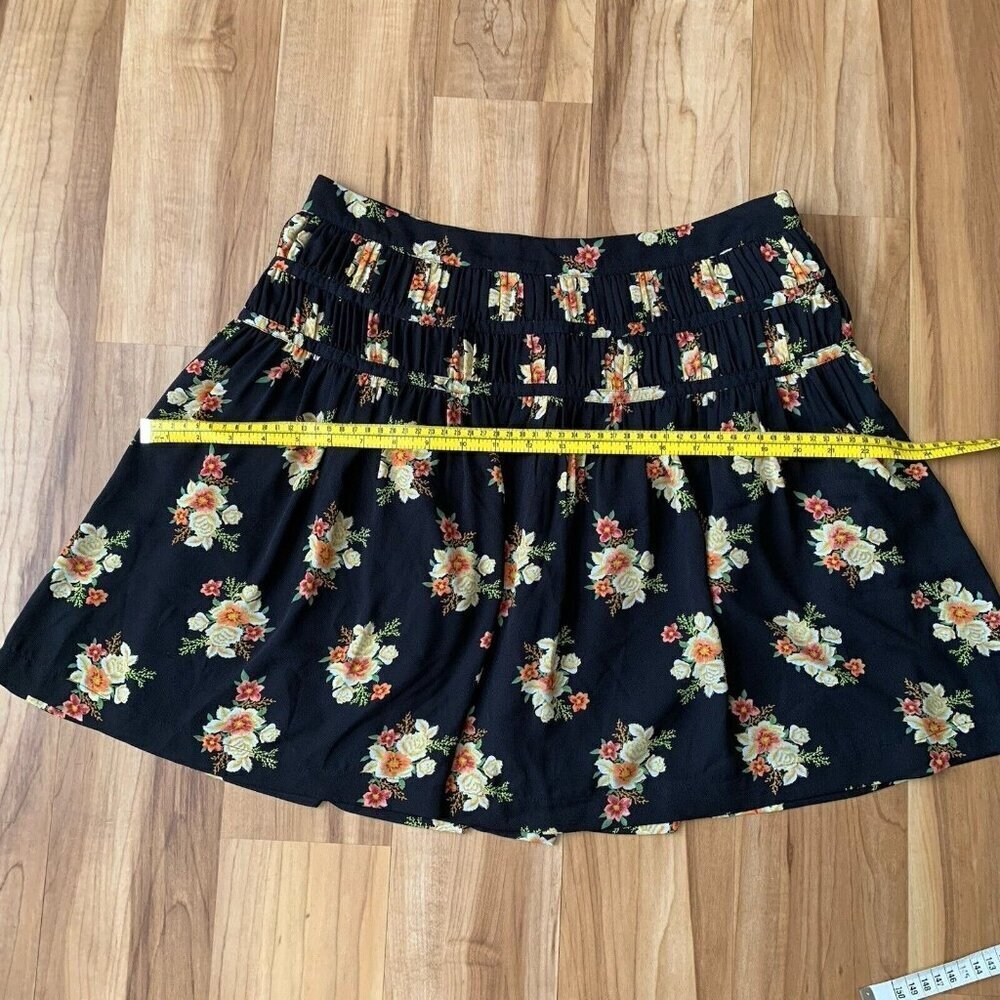 Loft Black Floral Pleated Mini Flare Lined Skirt Size 6 - Picture 3 of 7